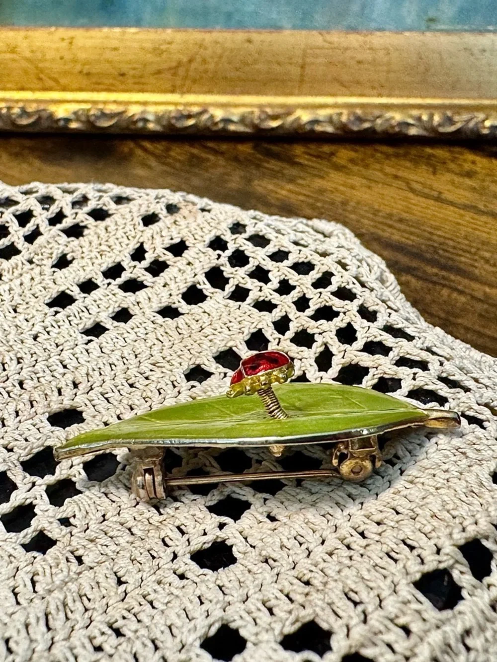 Vintage LIA Green Enamel Leaf Lady Bug Trembler Brooch Pin